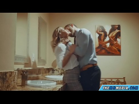 ❤️ Ketika seorang pirang berdada menggoda Anda di toilet umum ❌ Porno di porno id.porno24-7.ru
